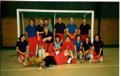 ETÜFtler werden 1987 als Elternmannschaft aus der Taufe gehoben.