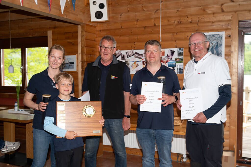 Christoph Zander mit seiner Crew Isabel, Flynn und Marcel Barie werden Landesmeister NRW in der H-Boot Klasse 2026.