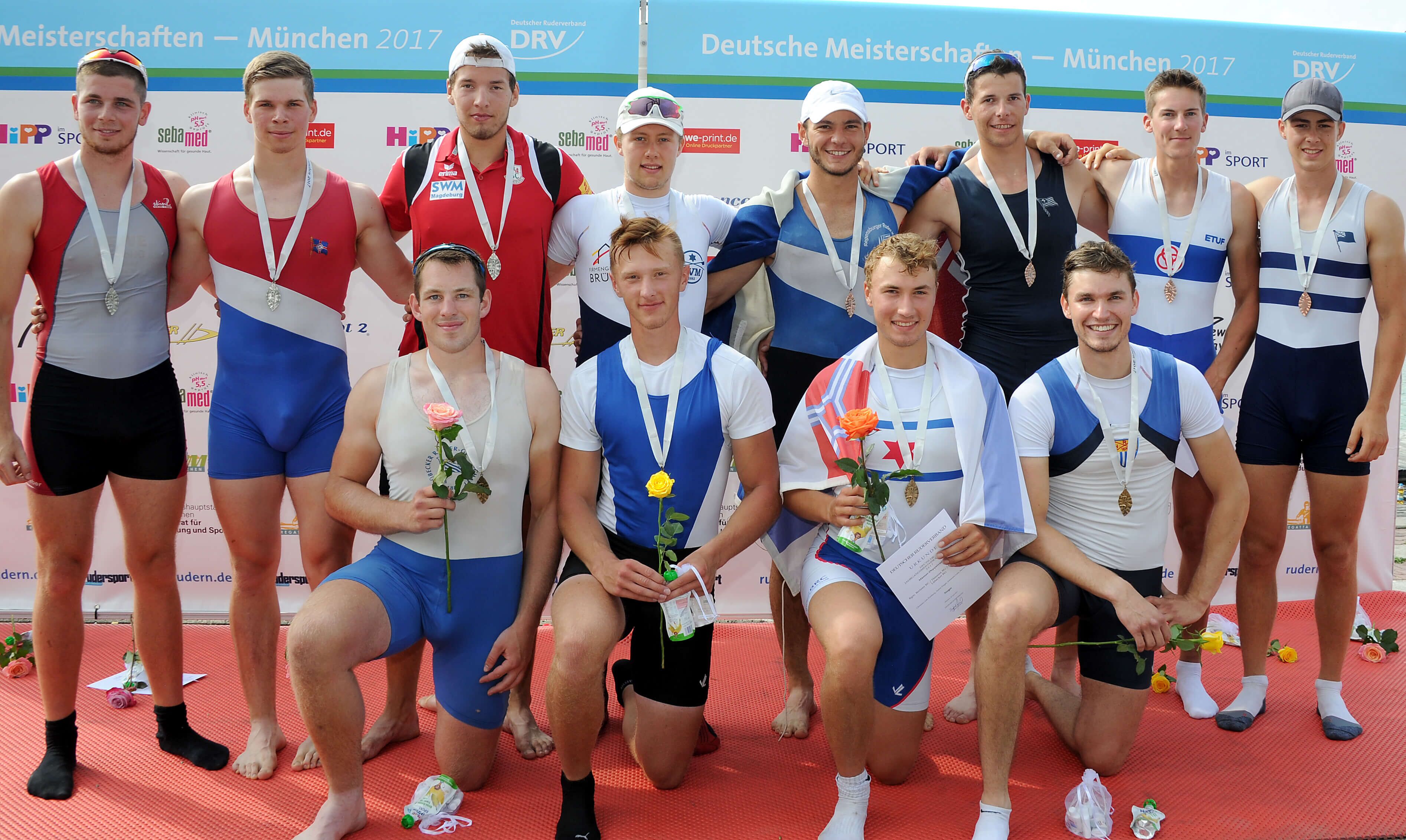 : Lasse Grimmer (2. von rechts) mit Bronze auf dem Treppchen .