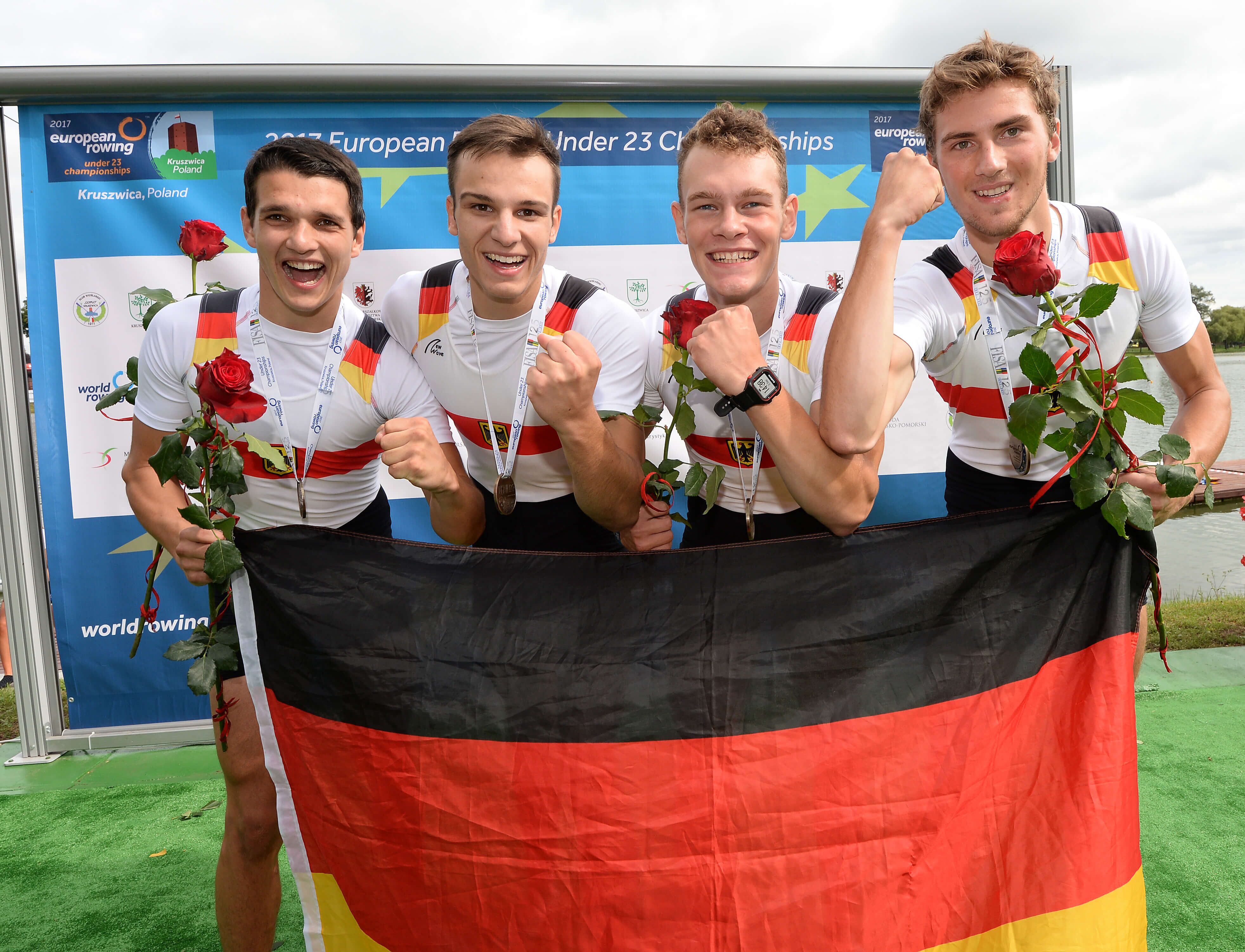 Strahlende Europameister sind Simon Berkemeyer (RC Hansa Dortmund), Tobias Ressemann (RV Waltrop), Julius Wagner (RC Hansa Dortmund) und Henning Sprossmann .
